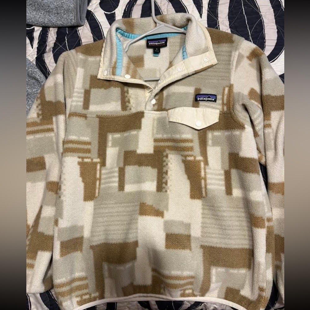 Patagonia Cream and Tan Patterned Fleece Pullover